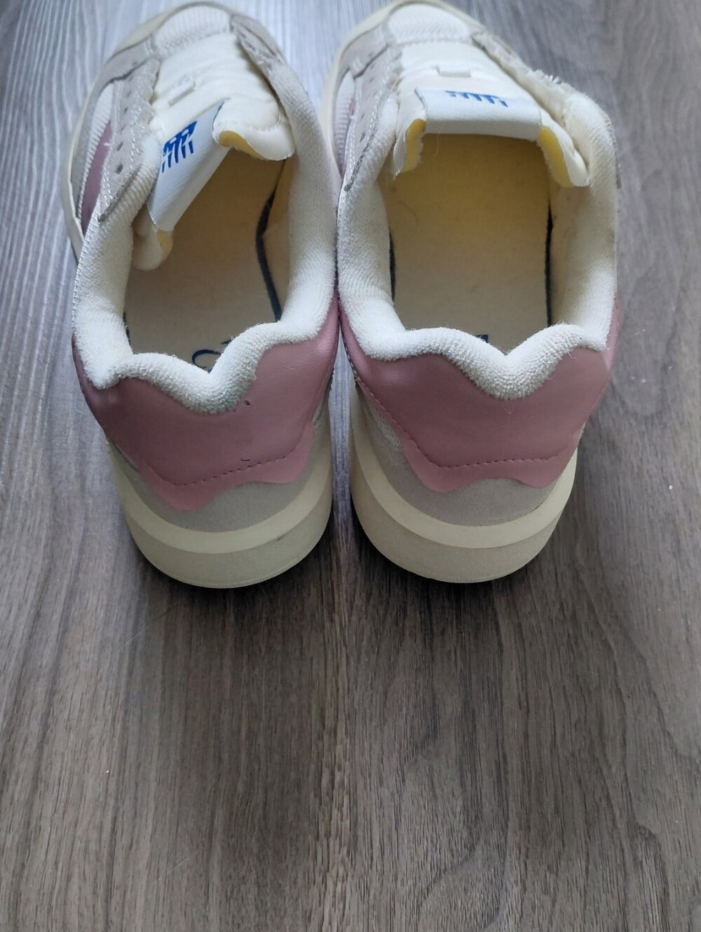 New Balance Women's White and Pink Sneakers - Picture 4 of 10